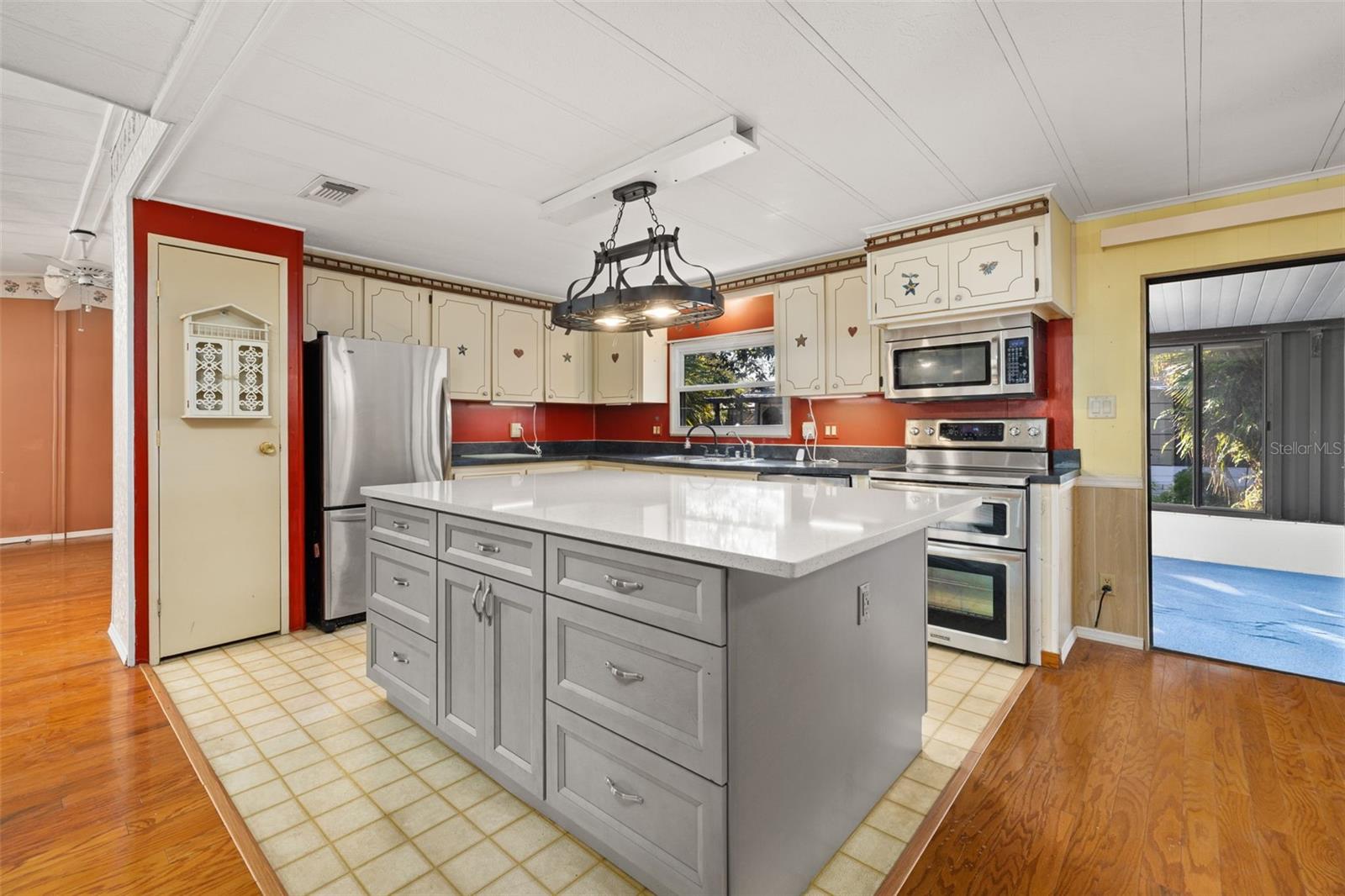 Image 13 of 73 For 2118 Canopy Circle