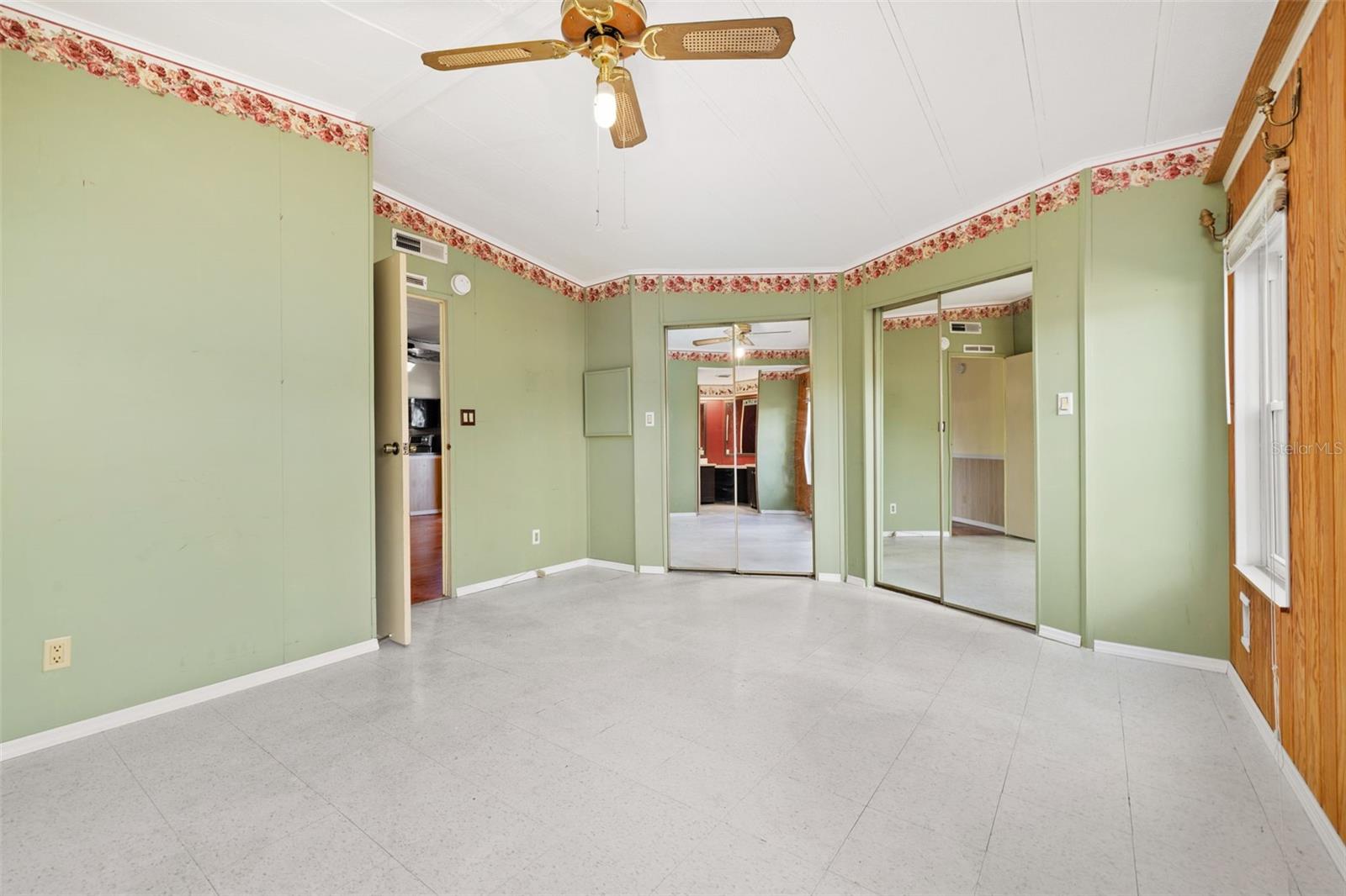 Image 33 of 73 For 2118 Canopy Circle