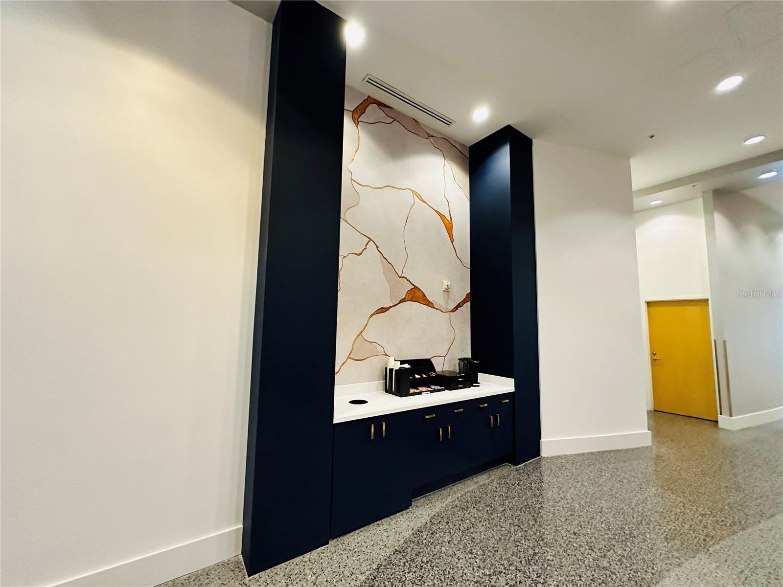 Image 12 of 40 For 155 Court Avenue 1103