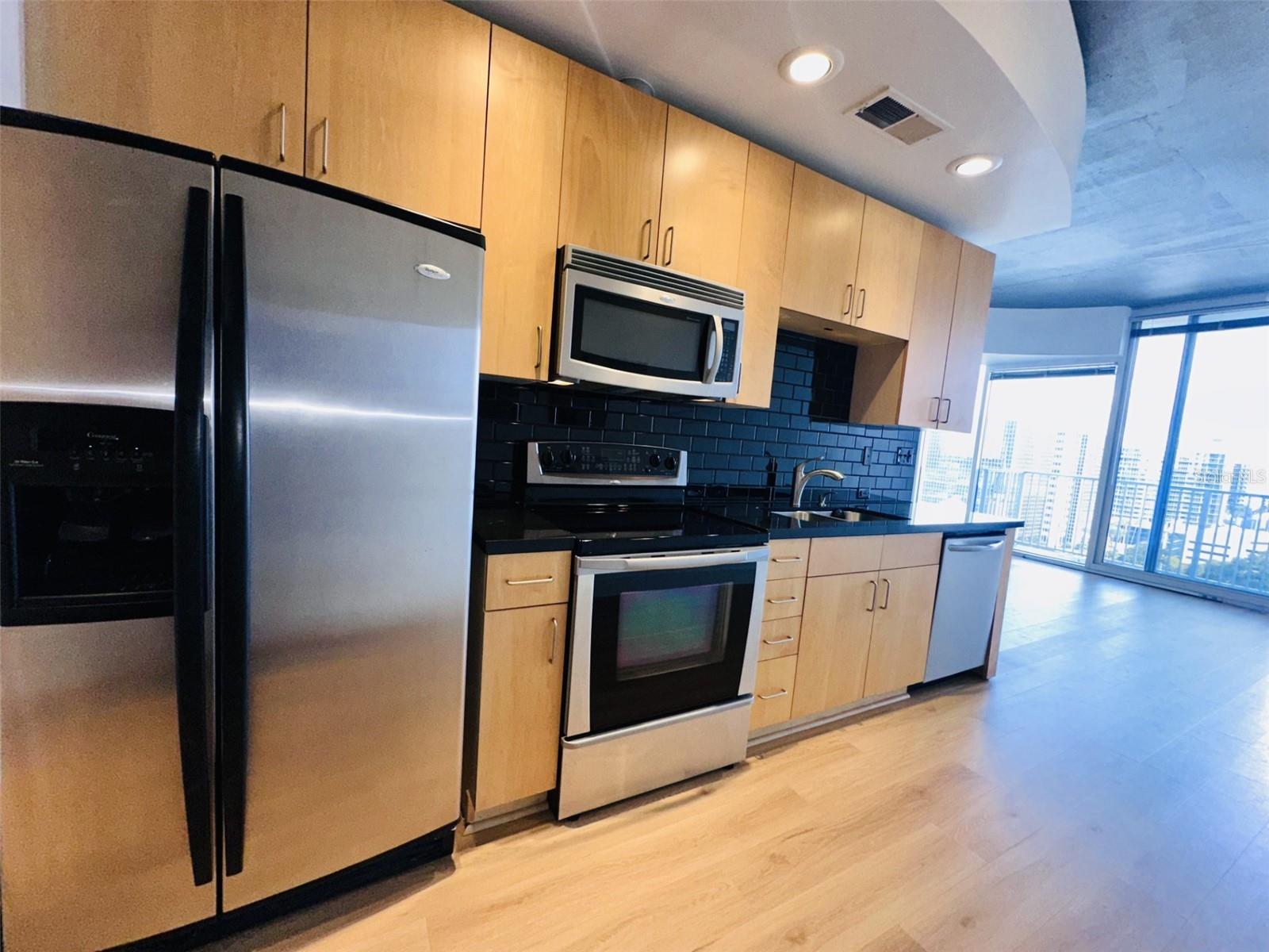 Image 23 of 40 For 155 Court Avenue 1103