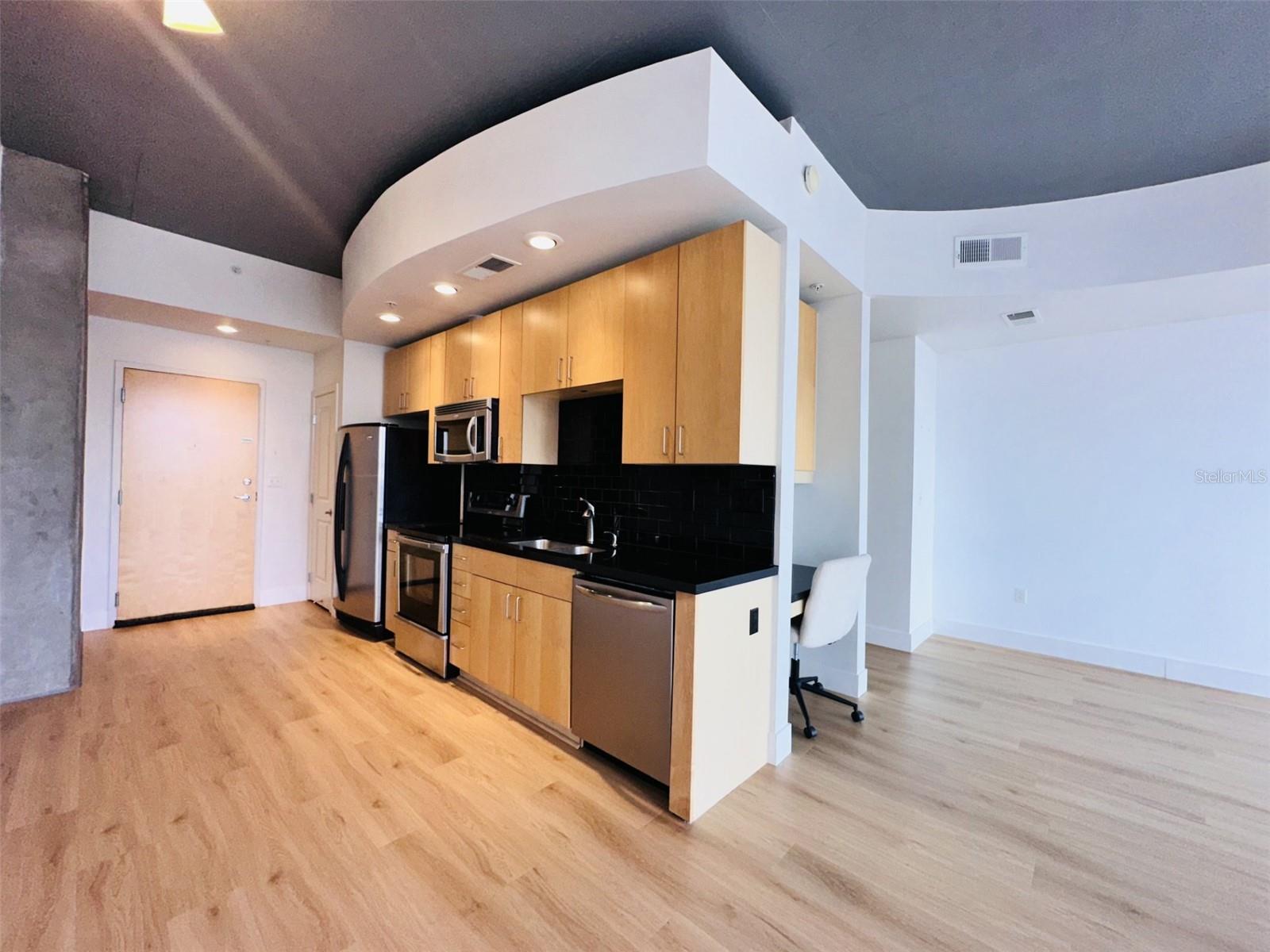 Image 25 of 40 For 155 Court Avenue 1103