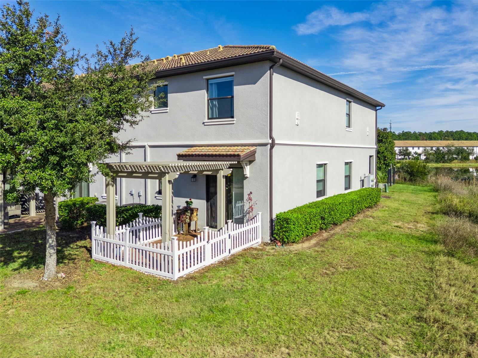 Image 19 of 52 For 1201 Royal St George Boulevard