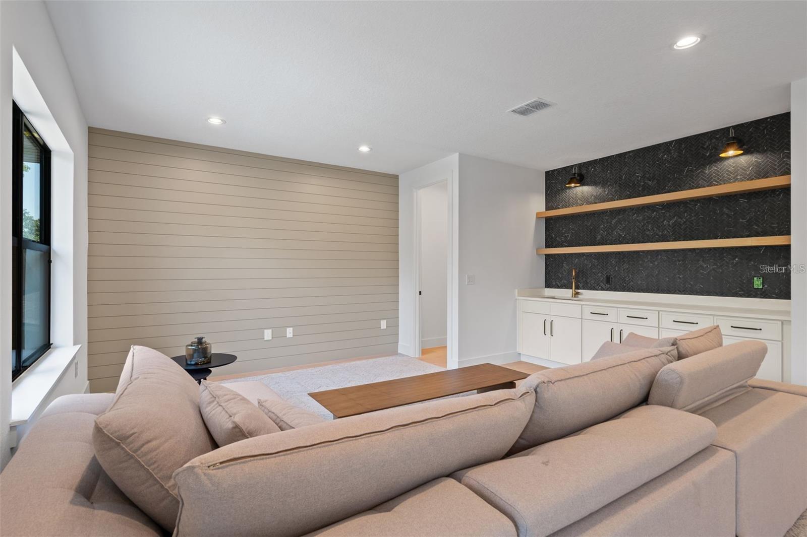 Image 21 of 46 For 6564 Lagoon Street