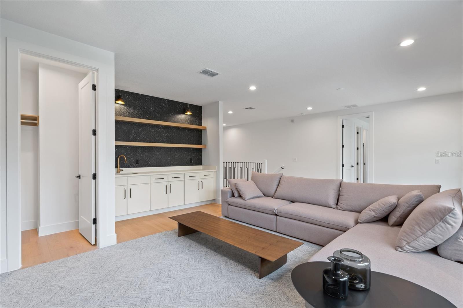 Image 23 of 46 For 6564 Lagoon Street