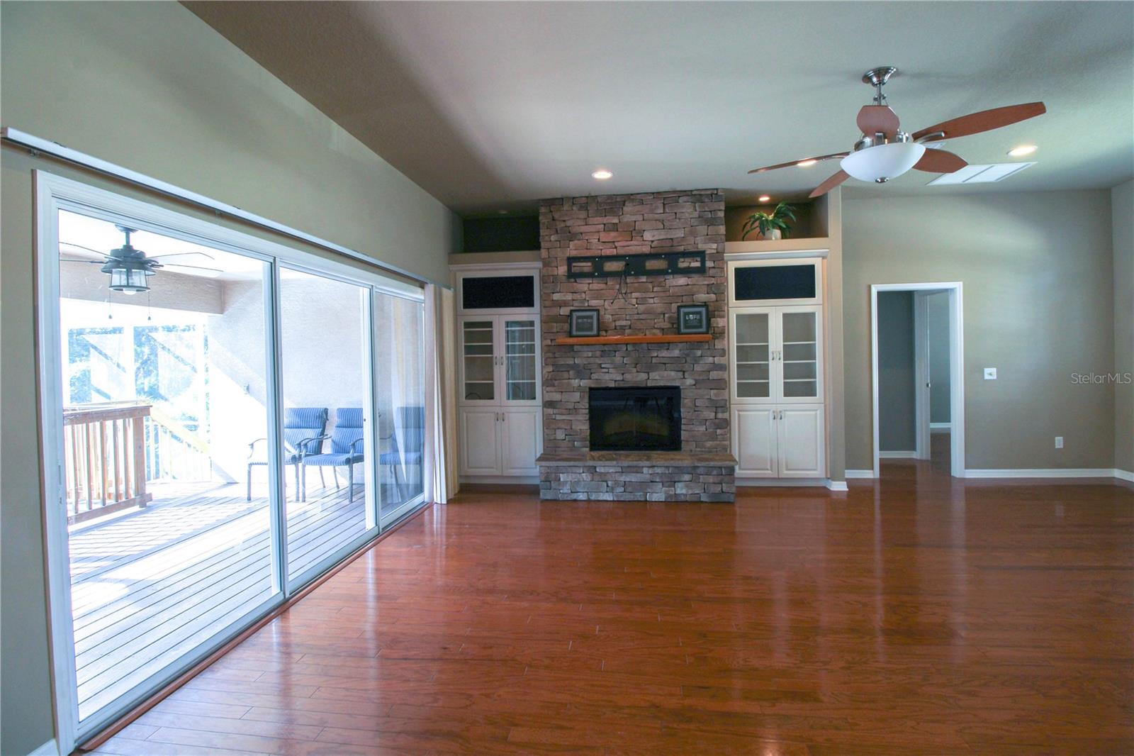 Image 5 of 33 For 6065 Spruce Point Circle