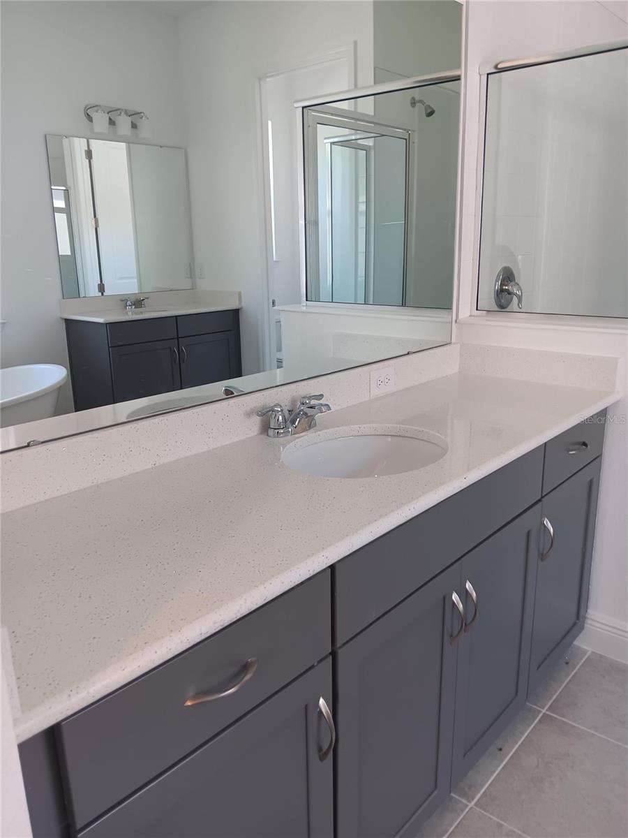 Image 17 of 42 For 18730 Planetree Street