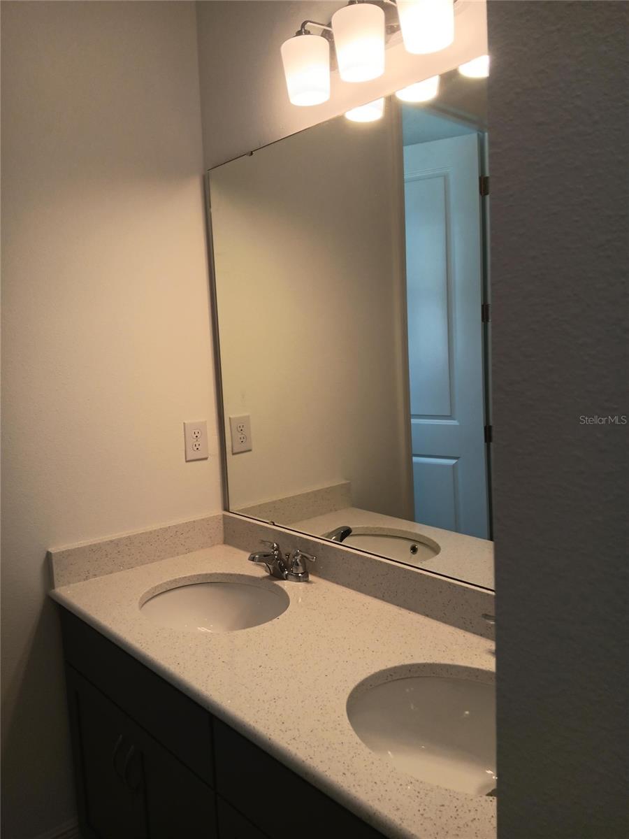 Image 23 of 42 For 18730 Planetree Street