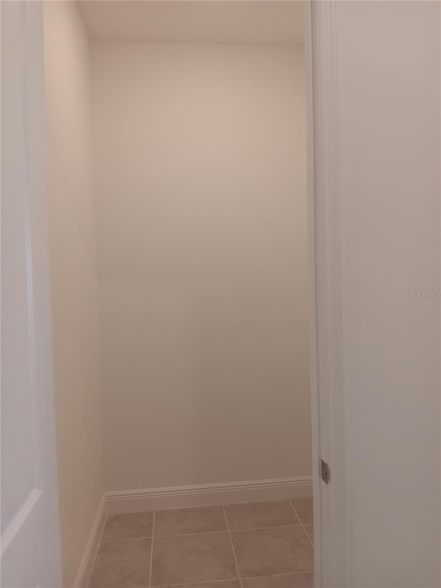 Image 30 of 42 For 18730 Planetree Street