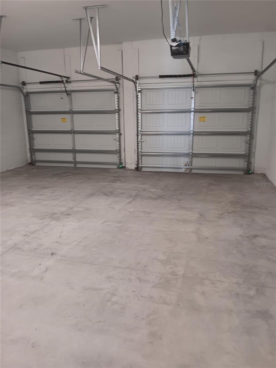 Image 32 of 42 For 18730 Planetree Street