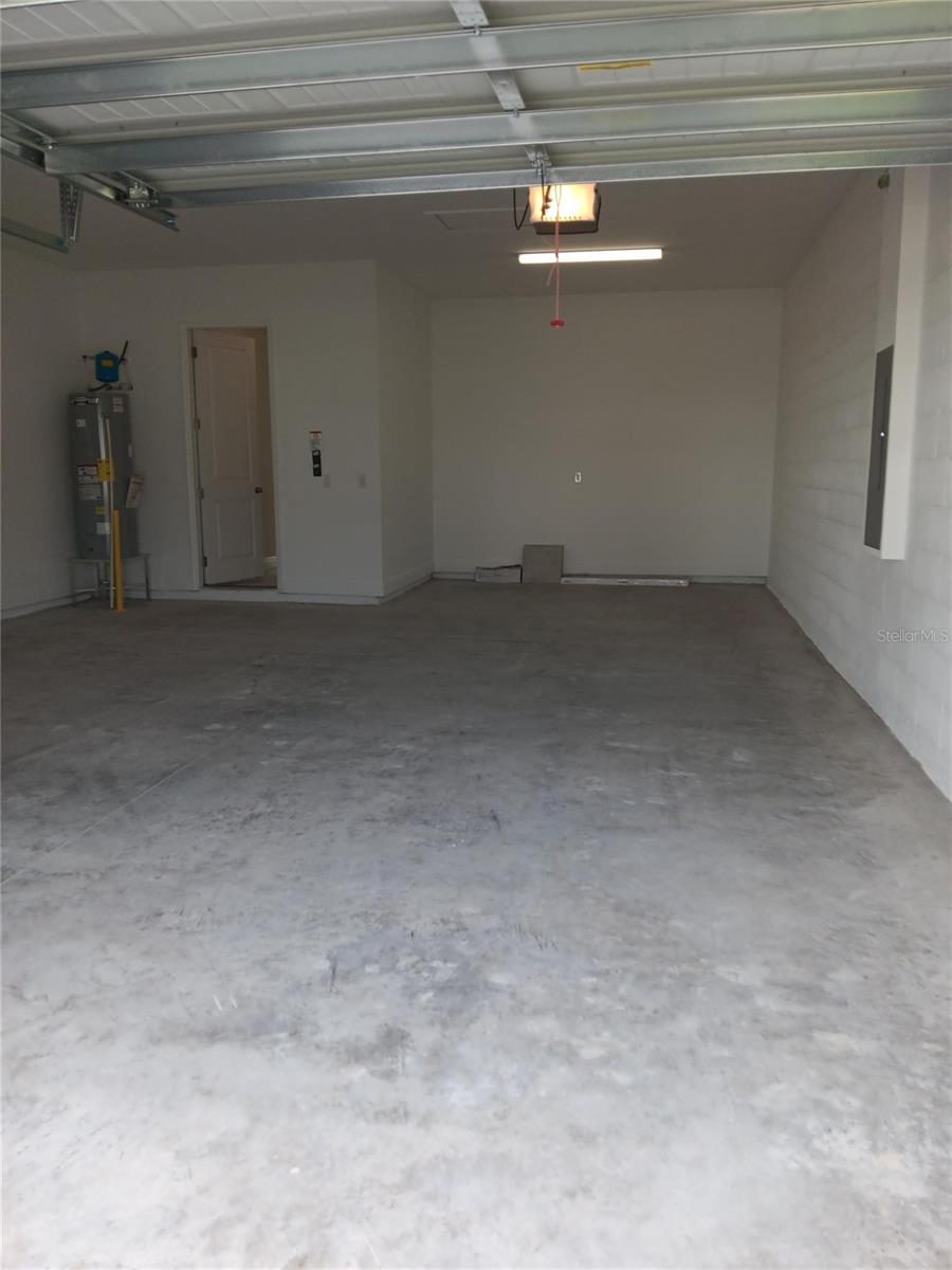 Image 33 of 42 For 18730 Planetree Street