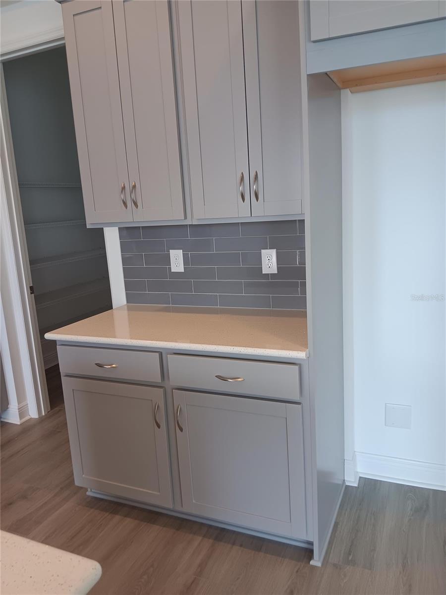 Image 7 of 42 For 18730 Planetree Street