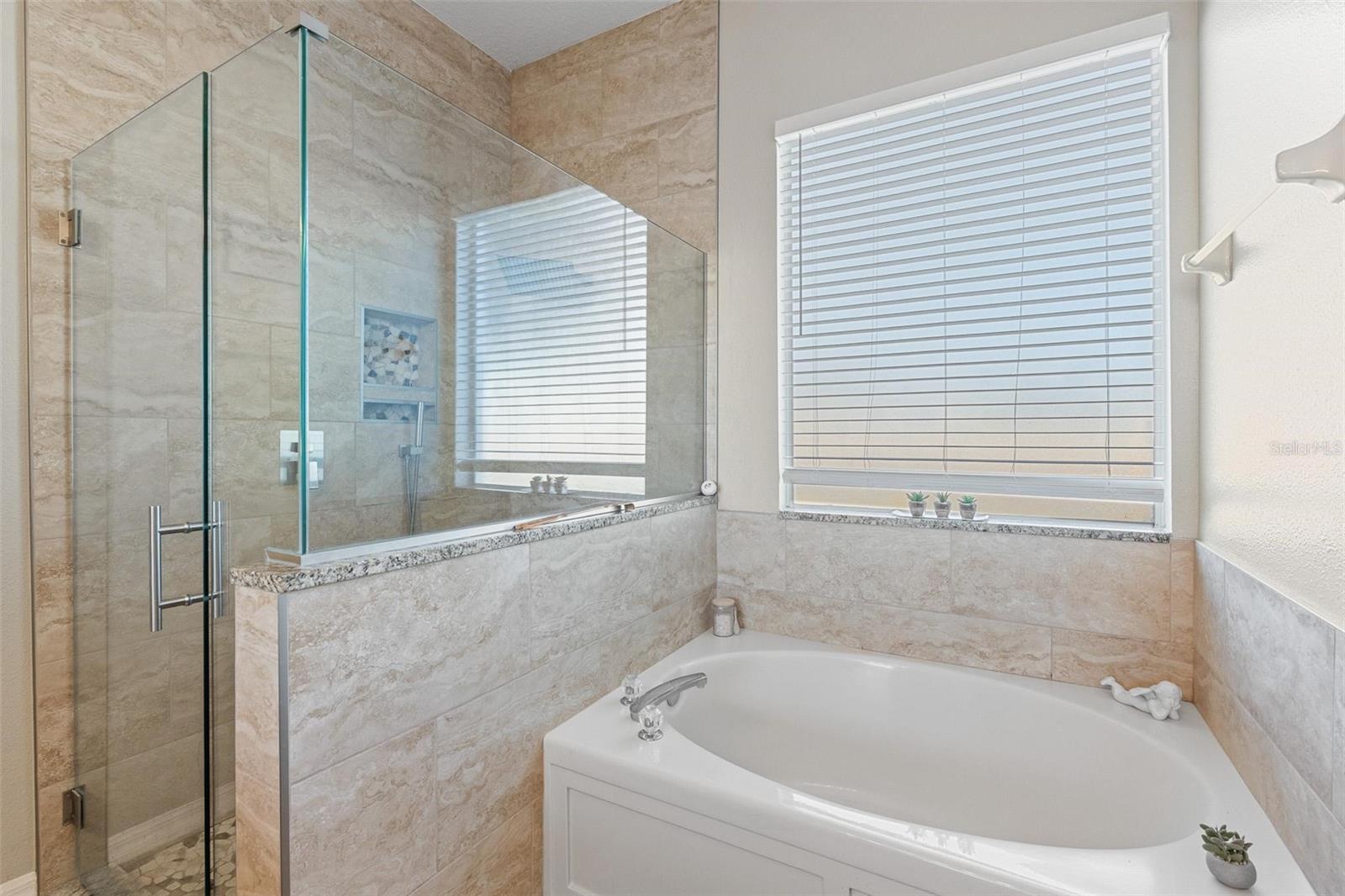 Image 17 of 32 For 717 Strihal Loop