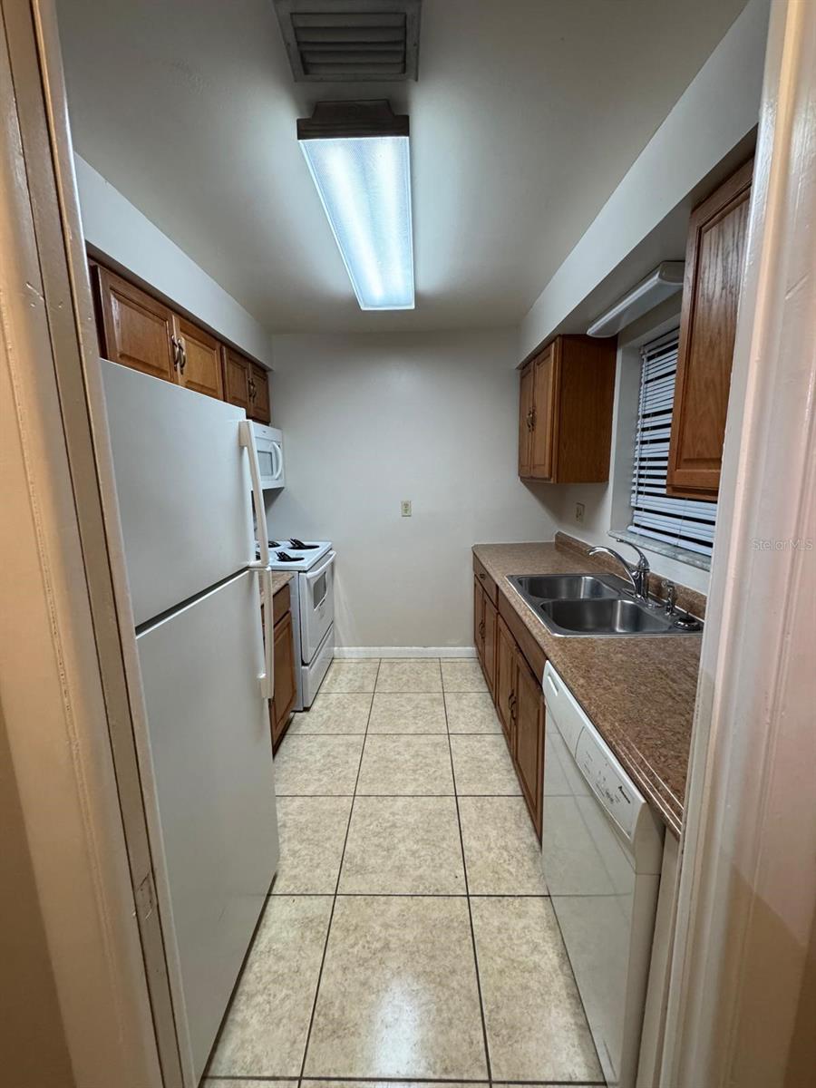 Image 4 of 15 For 2050 Oleander Boulevard 4-203