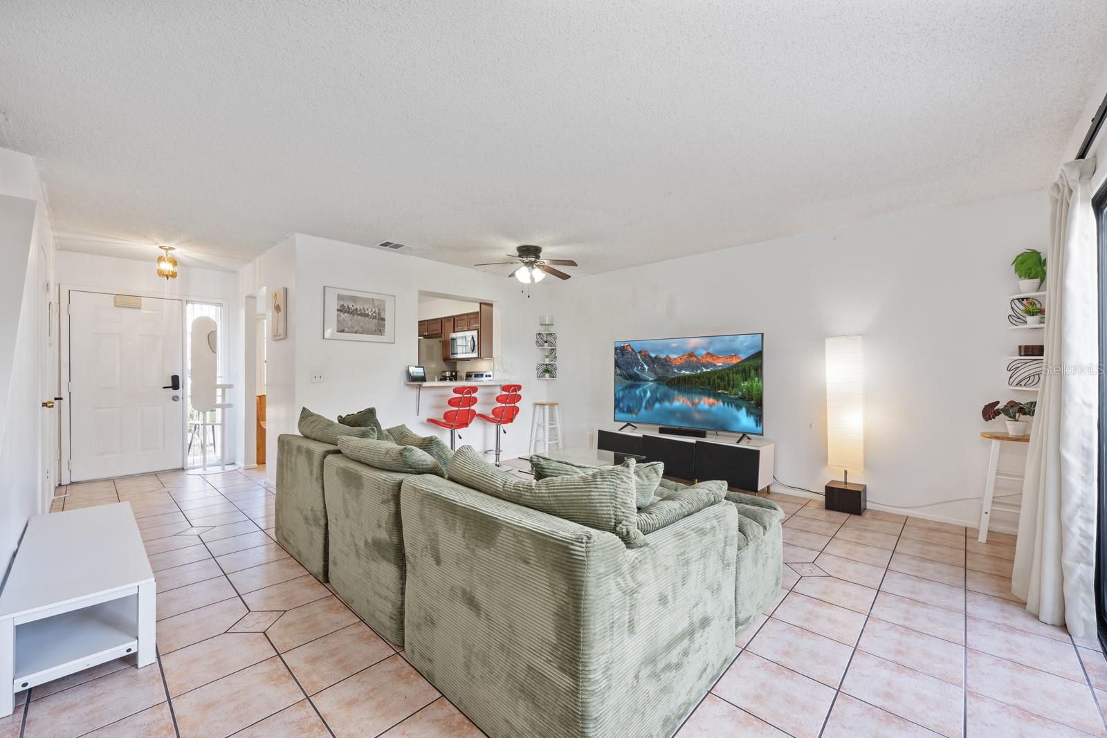 Image 5 of 21 For 2991 Embassy Court