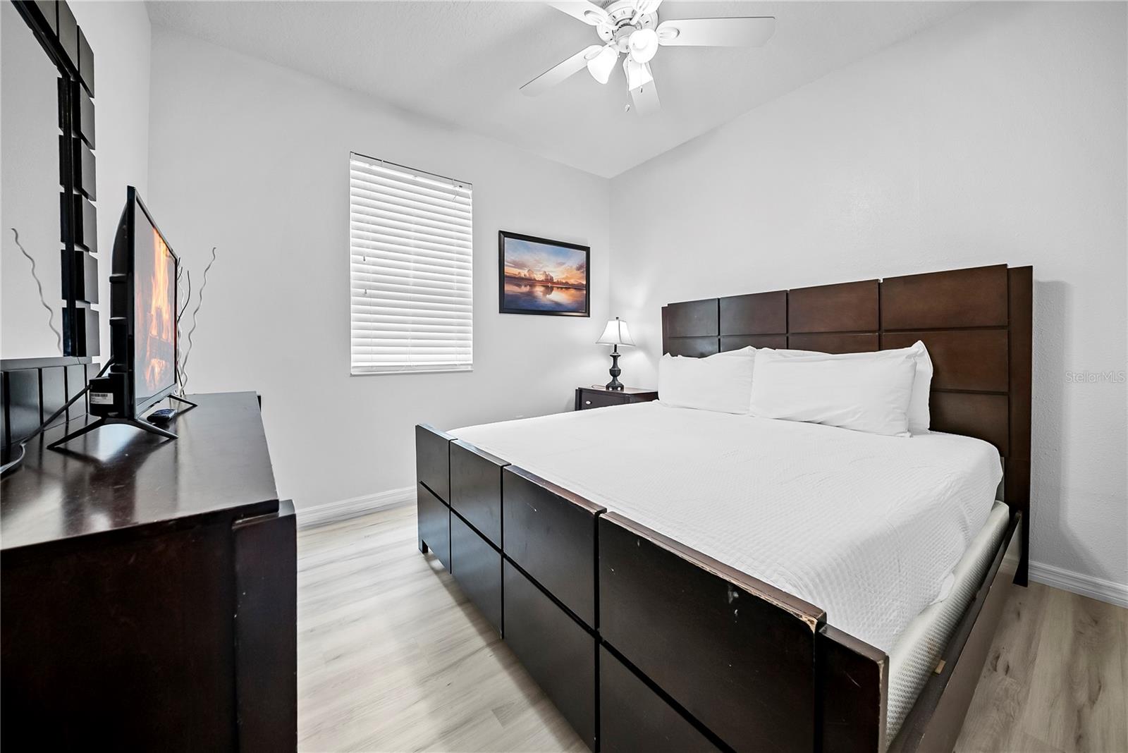 Image 14 of 66 For 4736 Blue Diamond Street