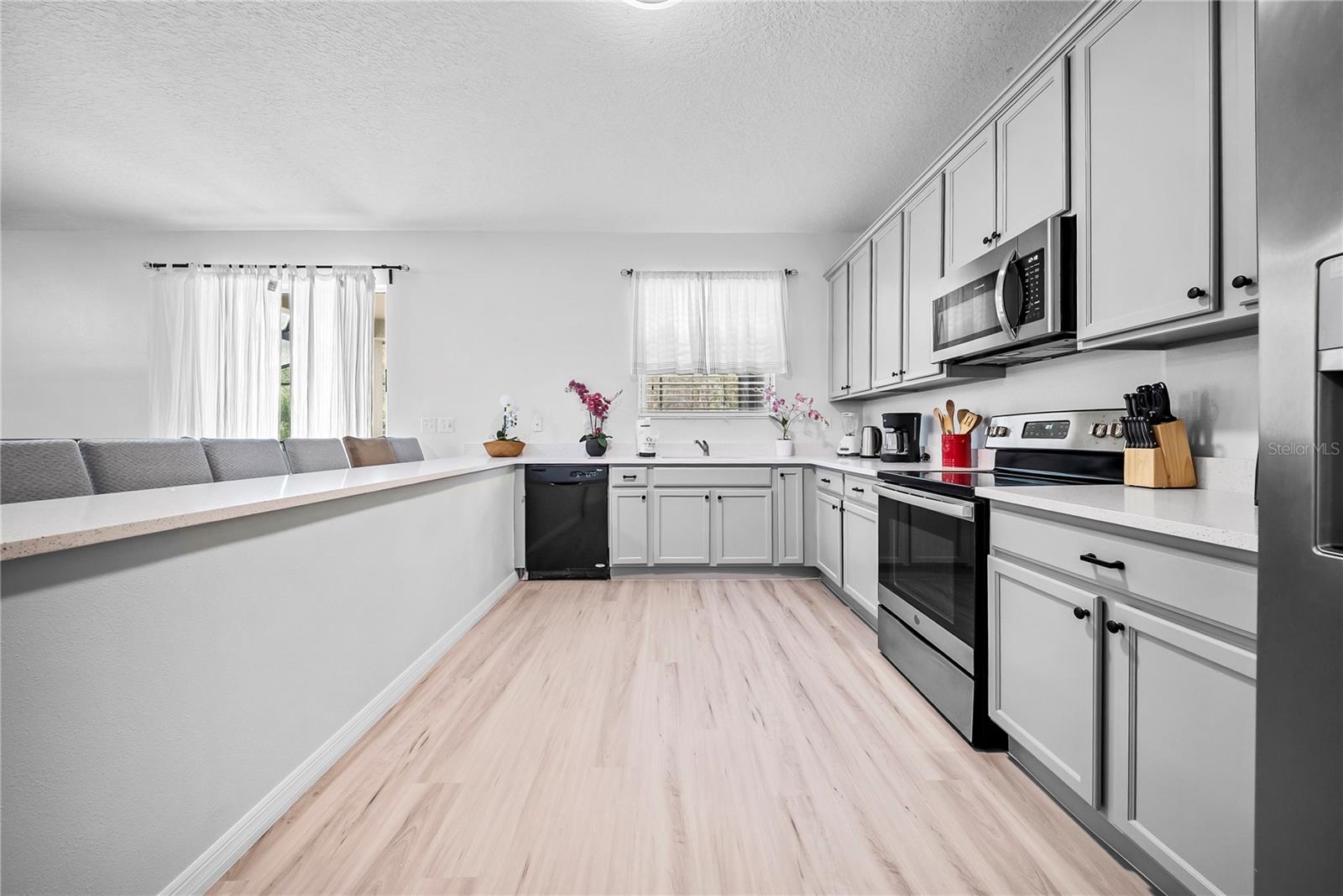 Image 23 of 66 For 4736 Blue Diamond Street