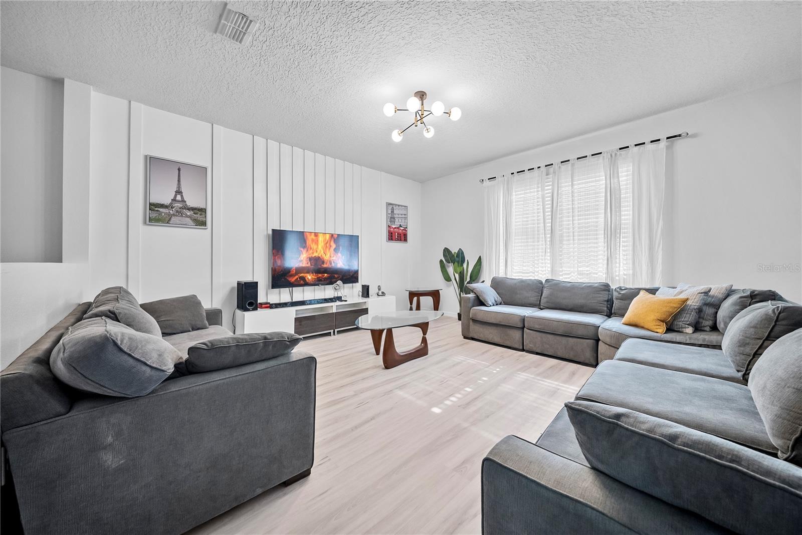 Image 32 of 66 For 4736 Blue Diamond Street