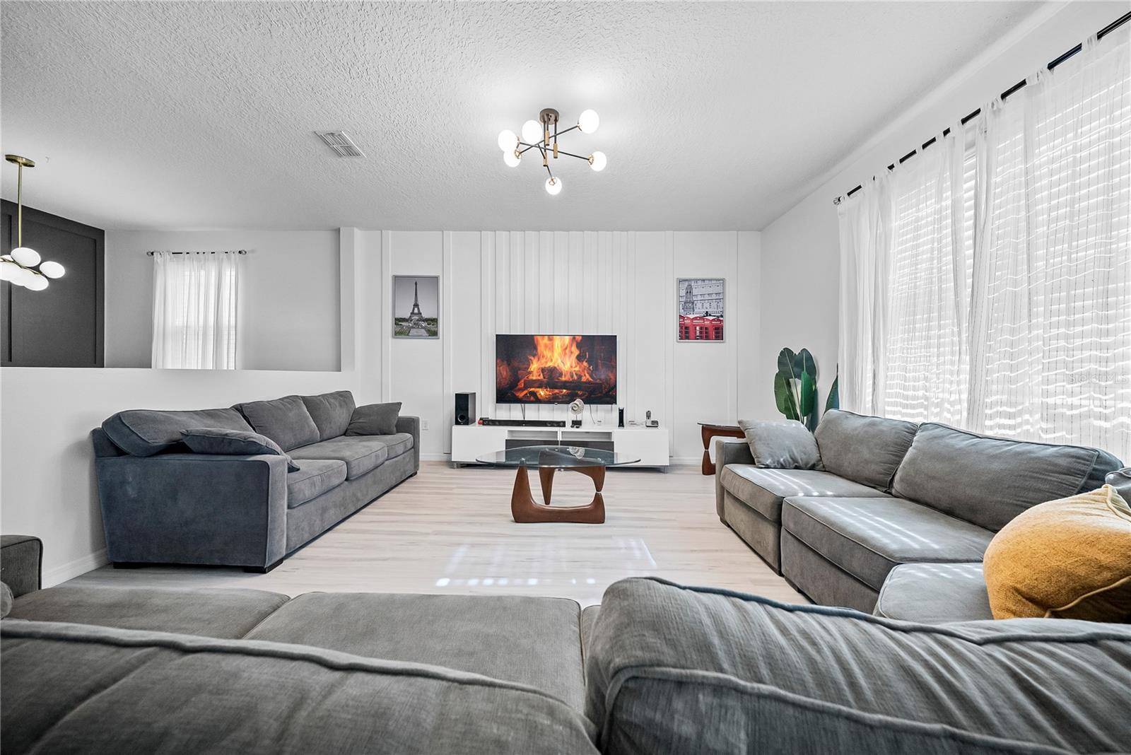 Image 33 of 66 For 4736 Blue Diamond Street