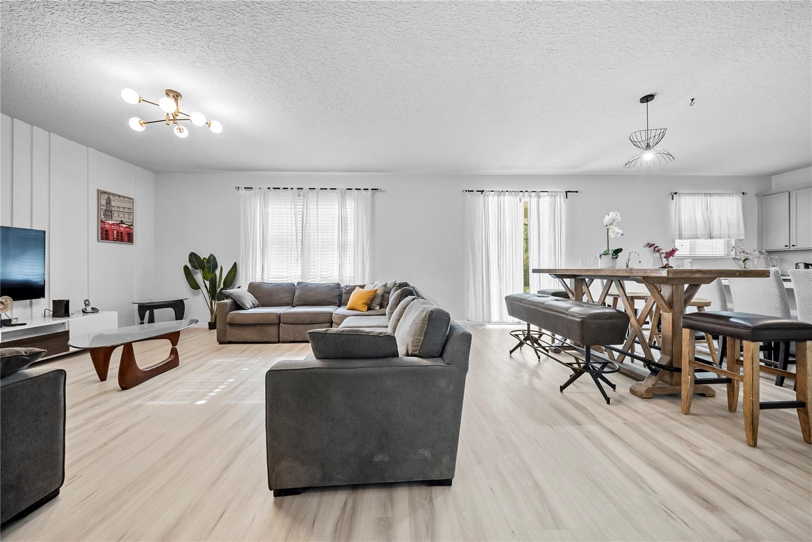 Image 36 of 66 For 4736 Blue Diamond Street