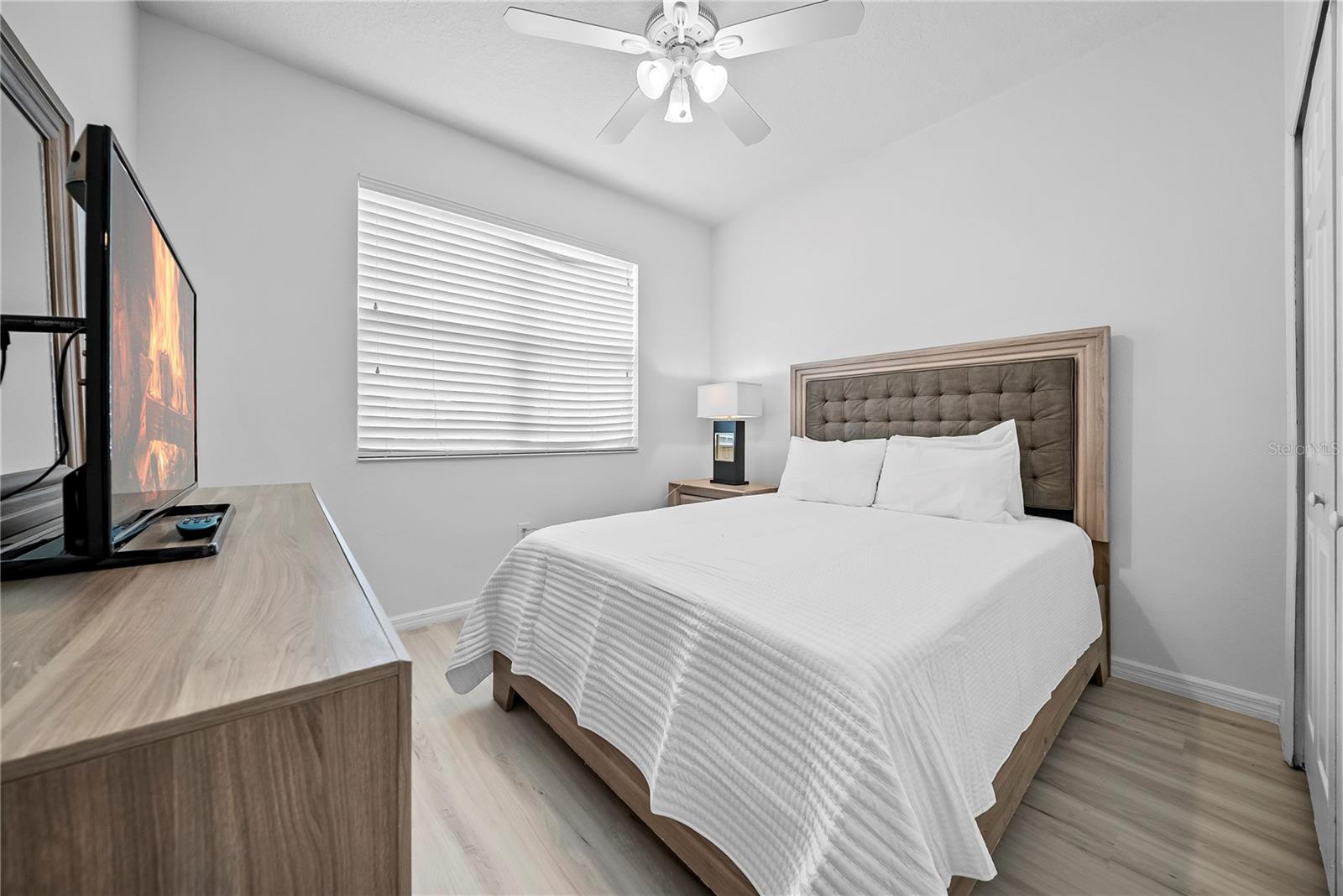 Image 9 of 66 For 4736 Blue Diamond Street