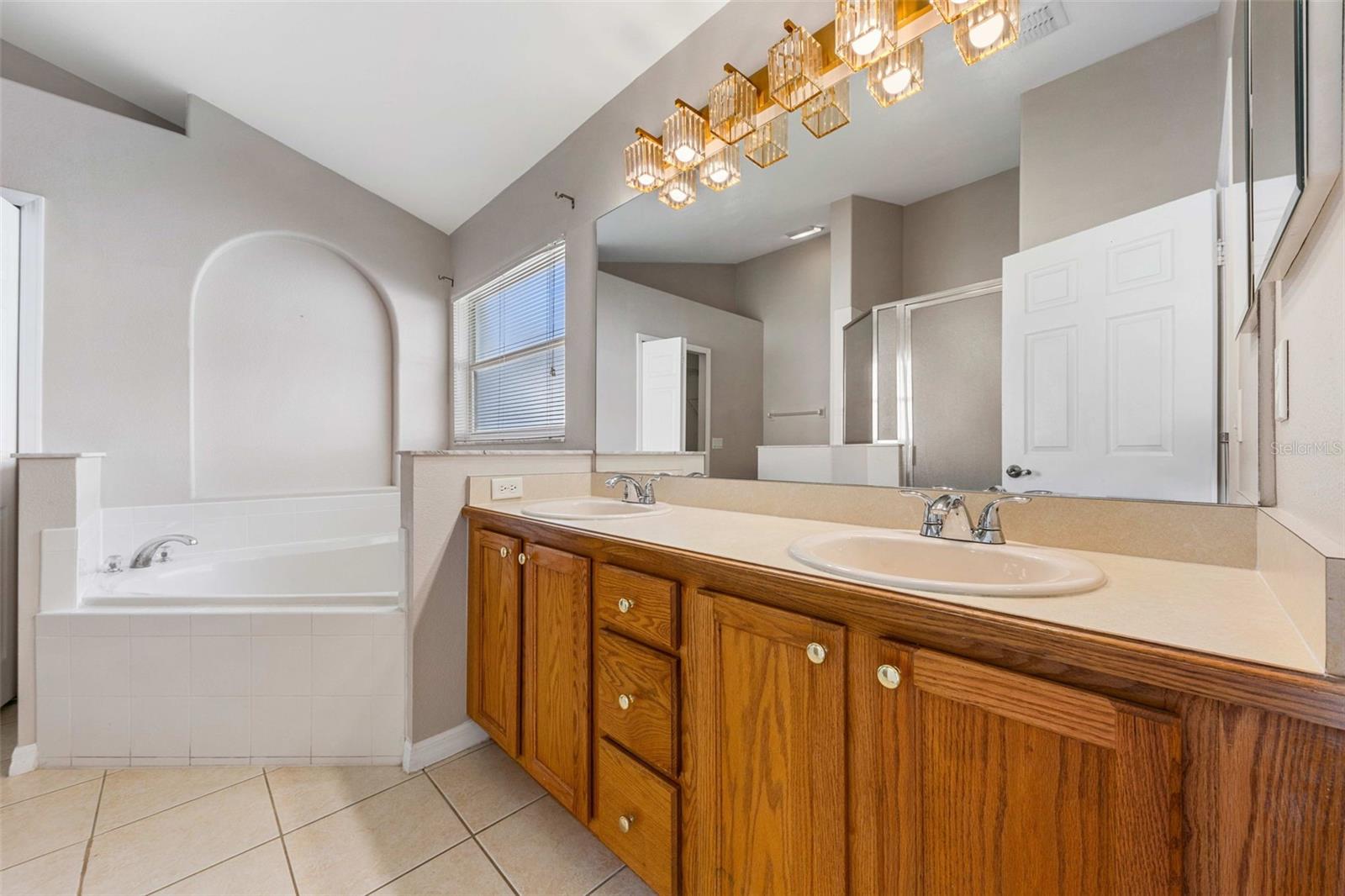 Image 12 of 33 For 2627 Oneida Loop