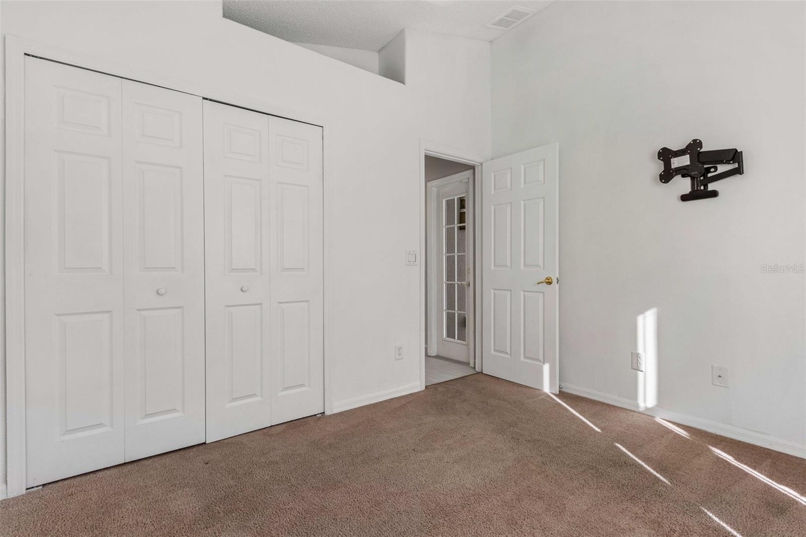 Image 18 of 33 For 2627 Oneida Loop