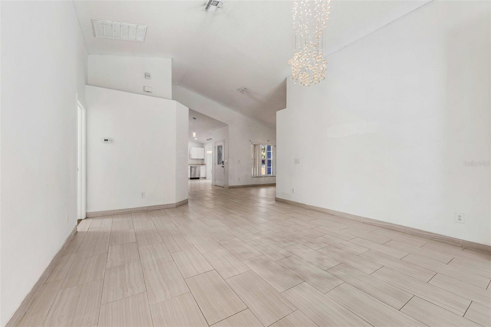 Image 20 of 33 For 2627 Oneida Loop