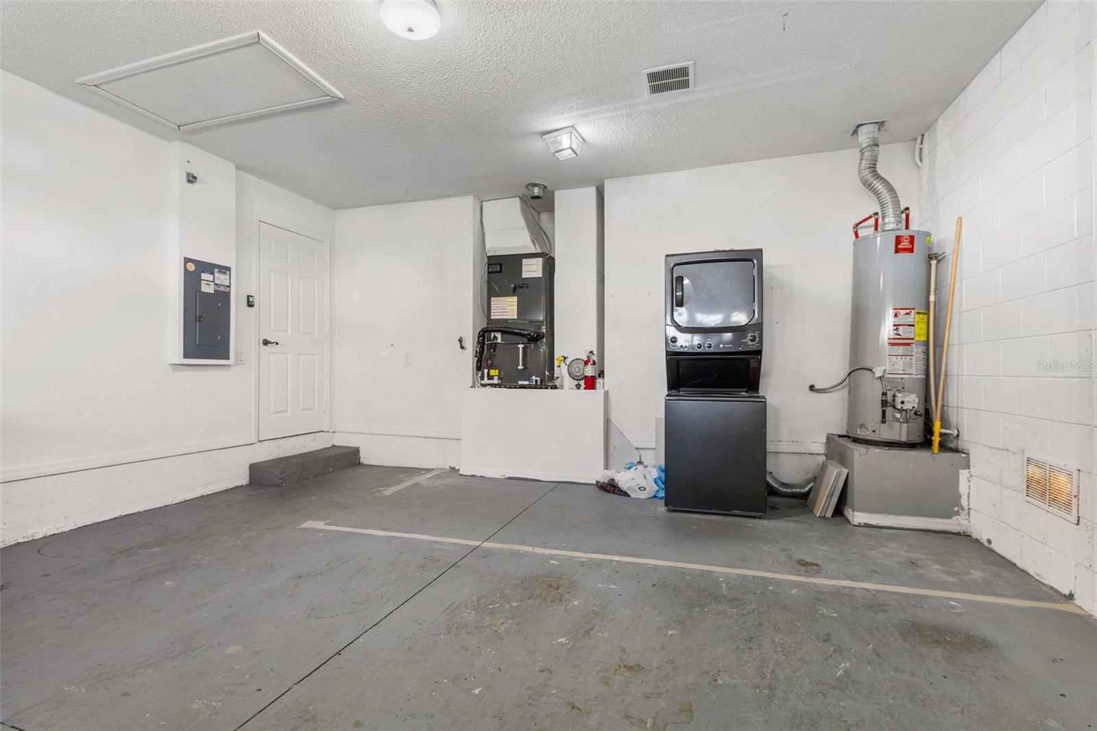 Image 27 of 33 For 2627 Oneida Loop