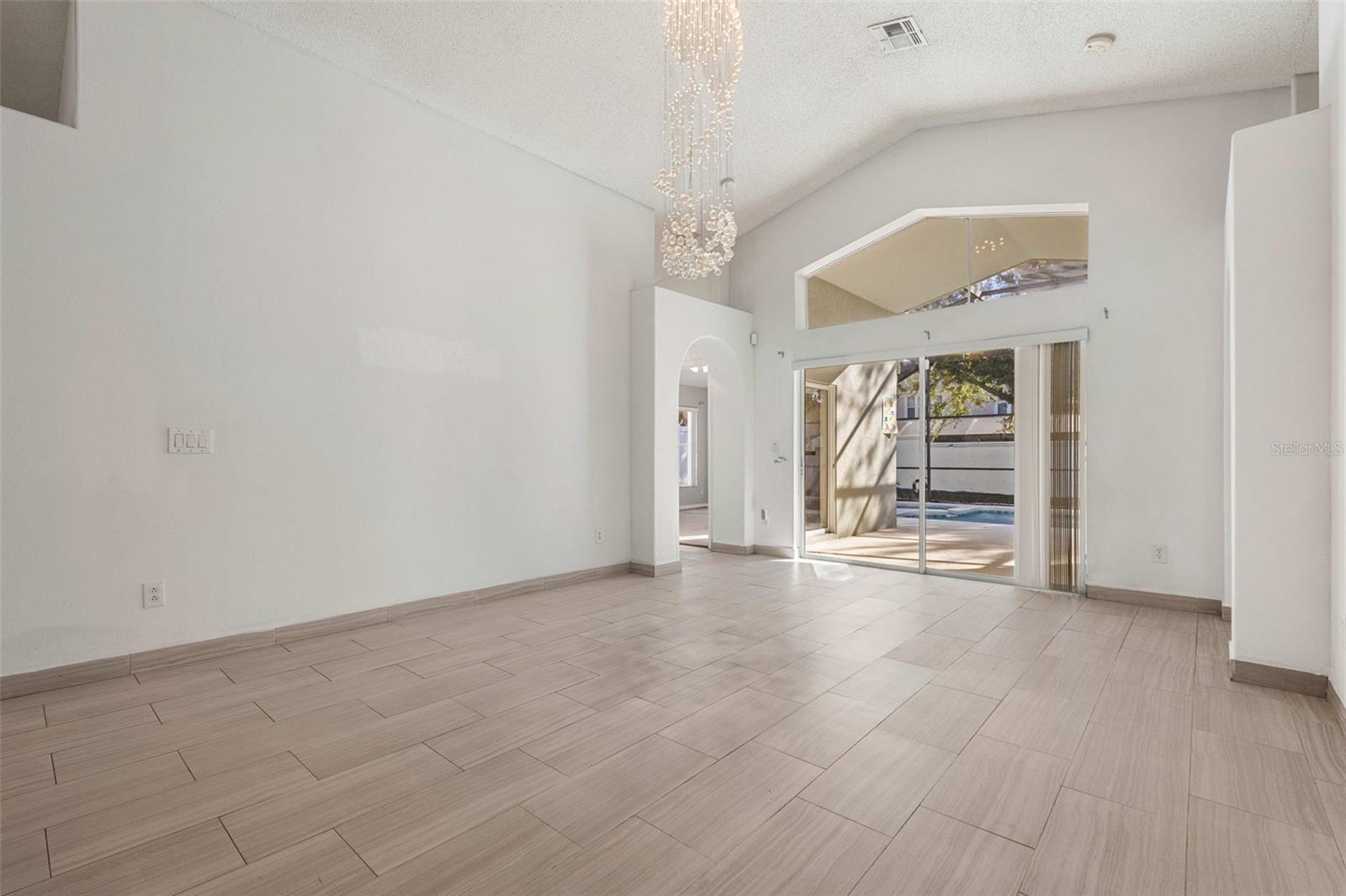 Image 9 of 33 For 2627 Oneida Loop