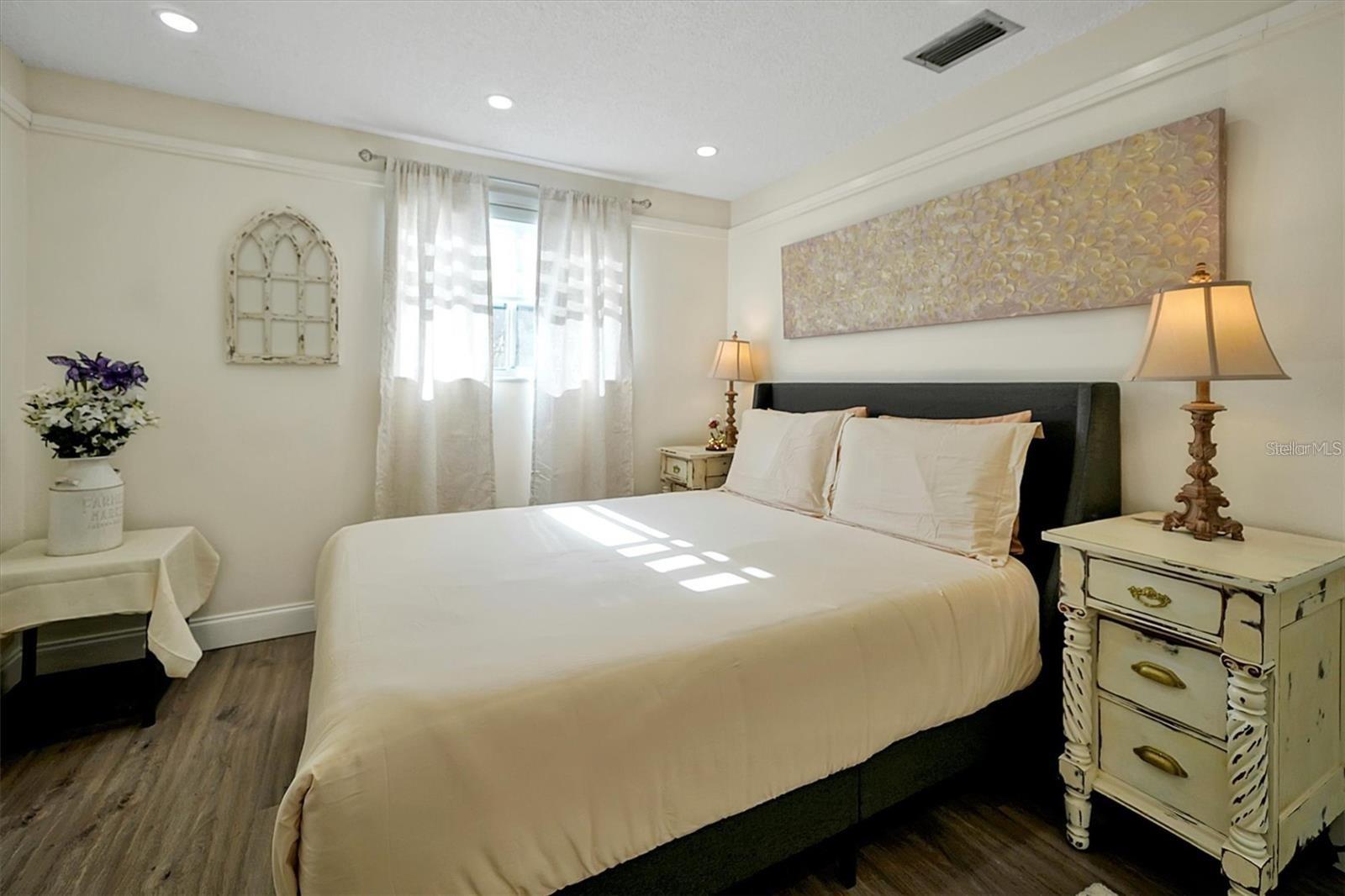 Image 13 of 33 For 1568 Oak Leaf Lane