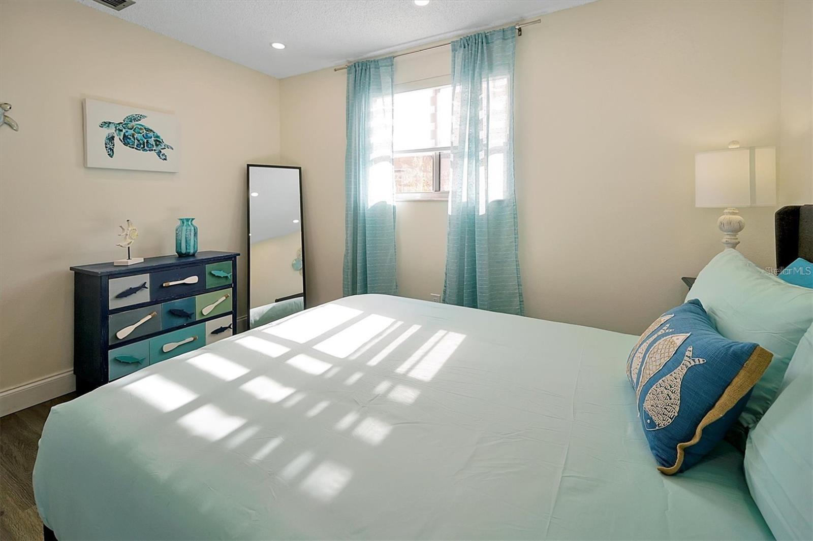 Image 14 of 33 For 1568 Oak Leaf Lane