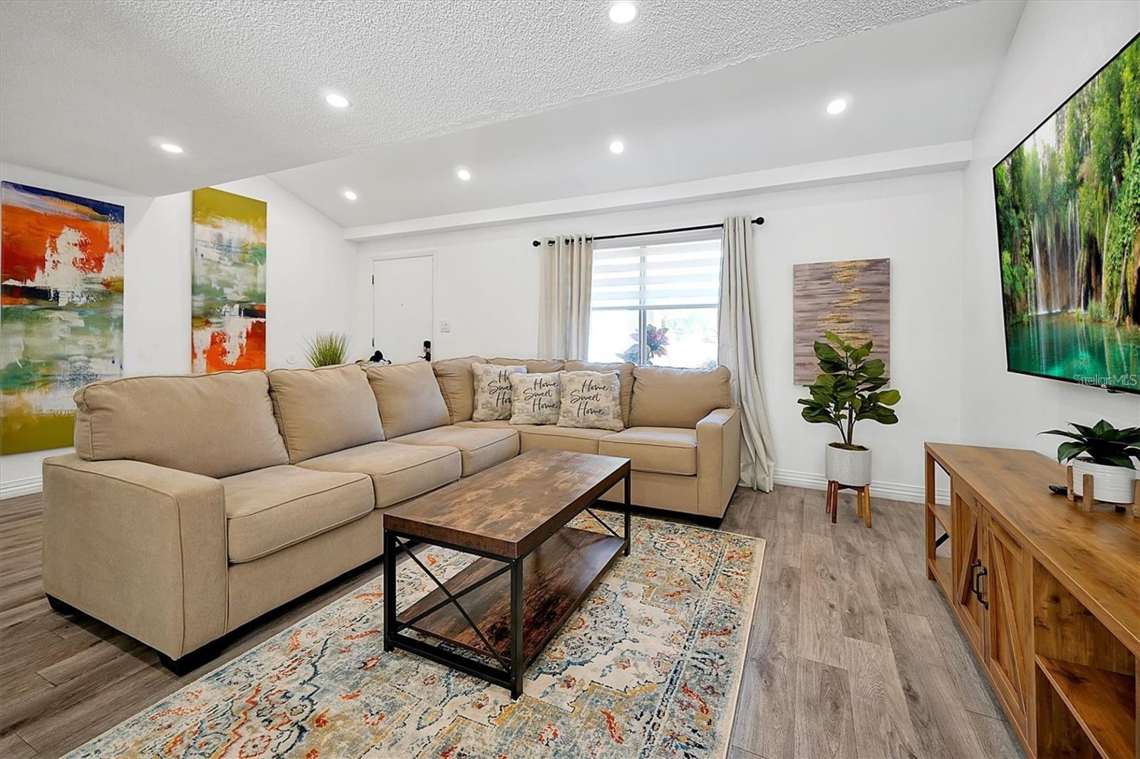 Image 4 of 33 For 1568 Oak Leaf Lane