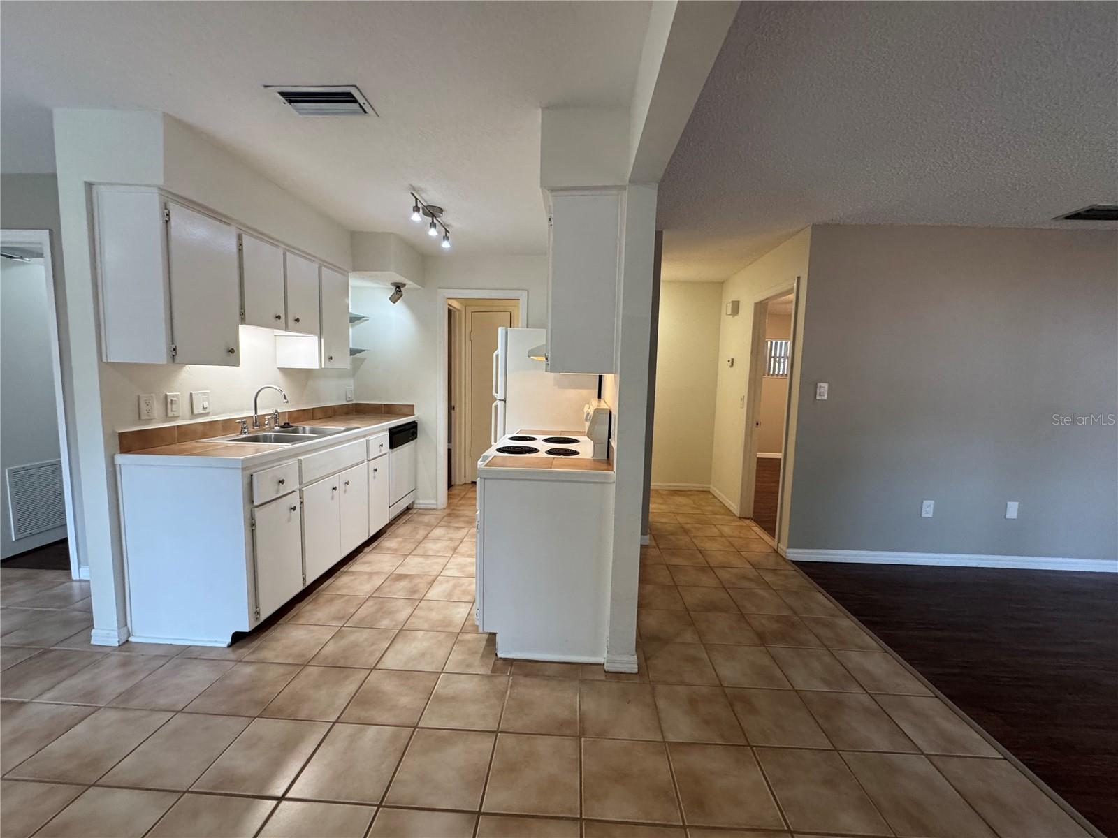 Image 7 of 32 For 623 Rugby Street