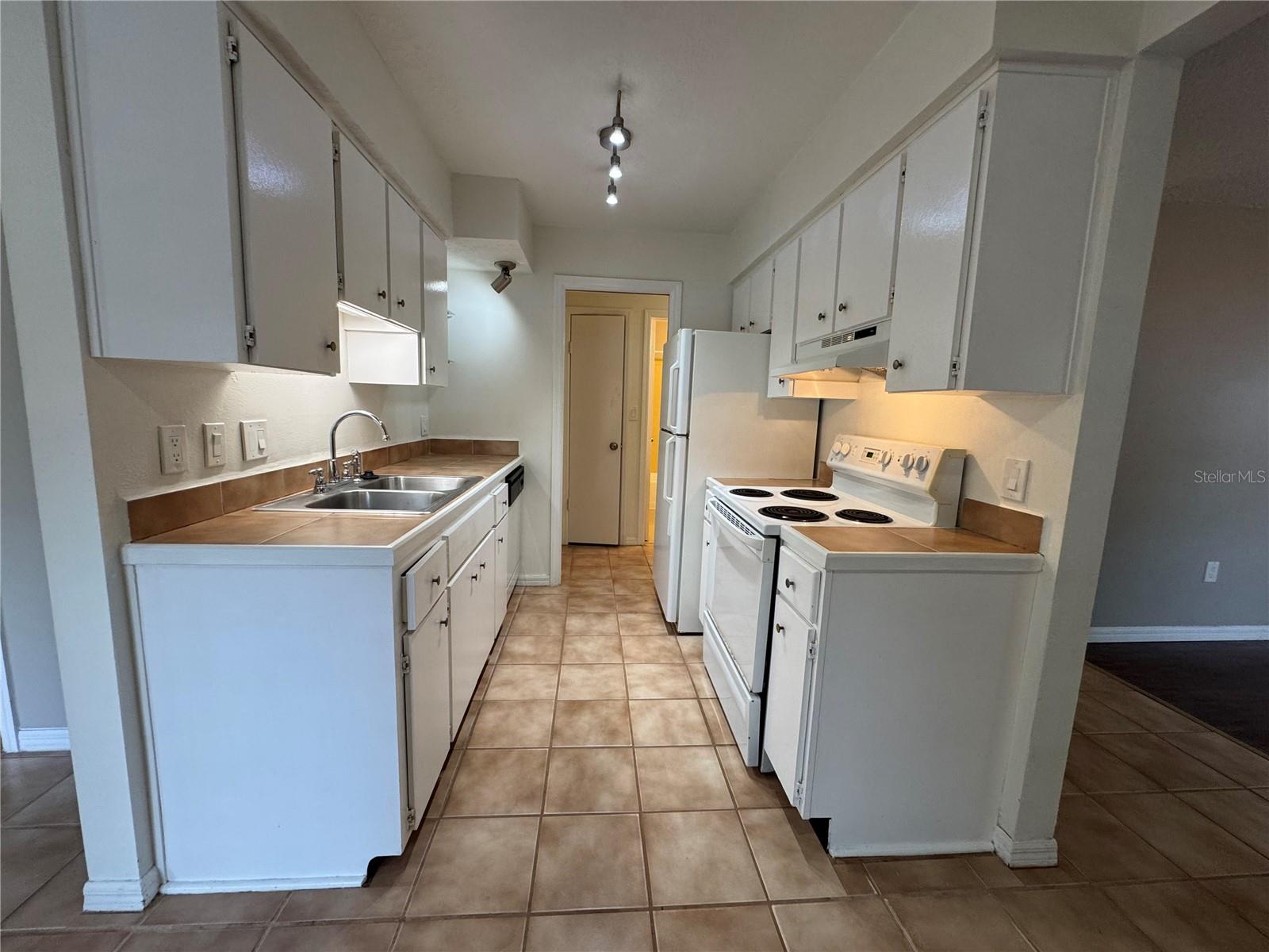 Image 8 of 32 For 623 Rugby Street