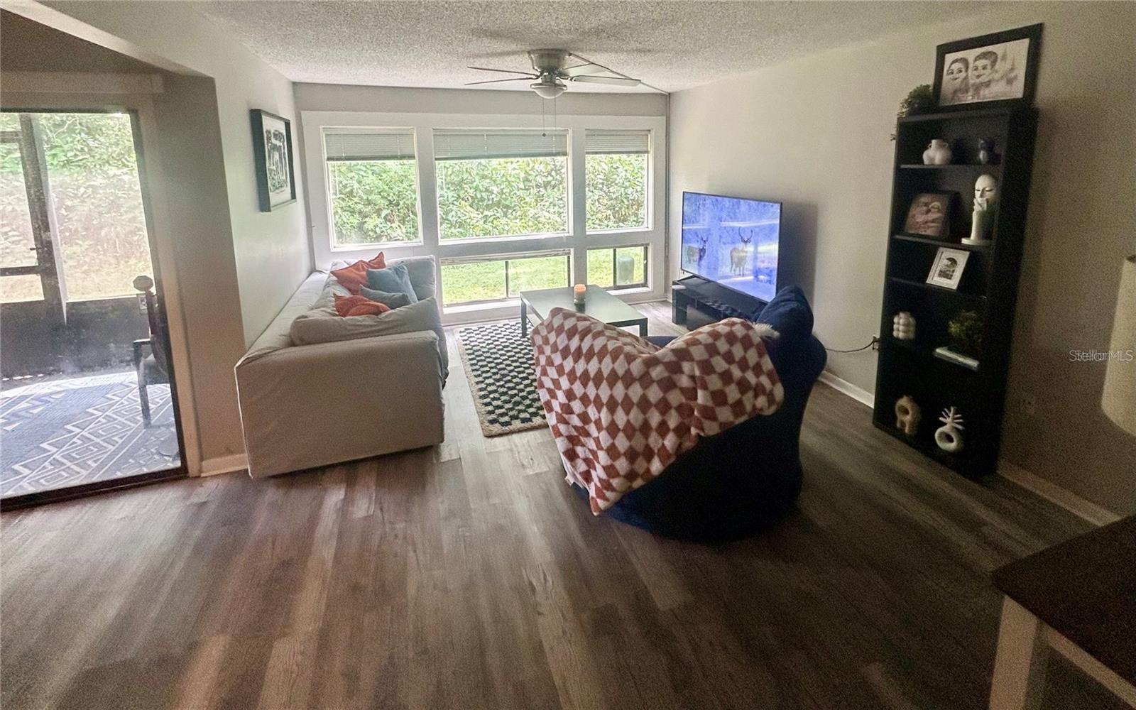 Image 2 of 10 For 5137 Eaglesmere Drive E05