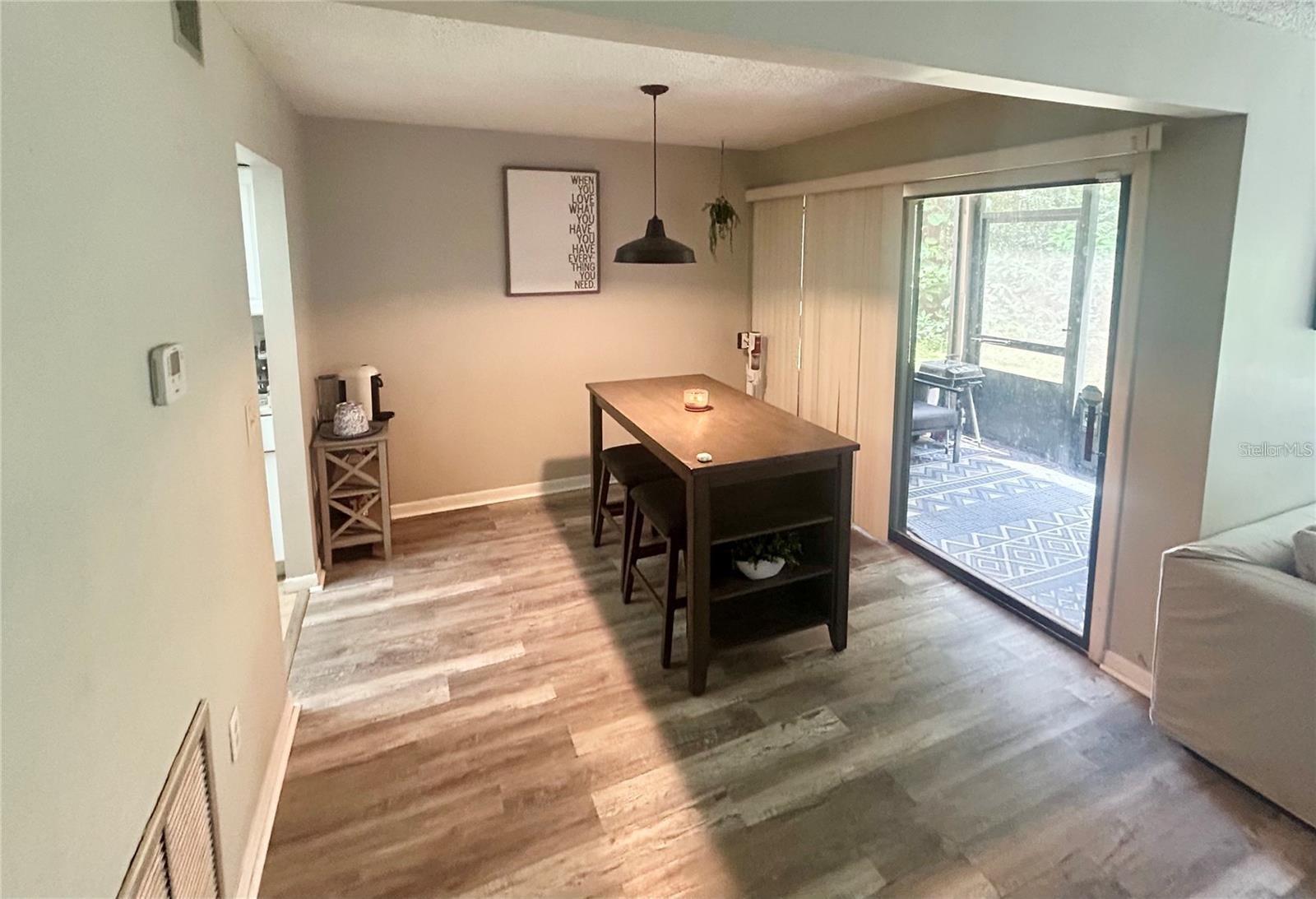 Image 3 of 10 For 5137 Eaglesmere Drive E05