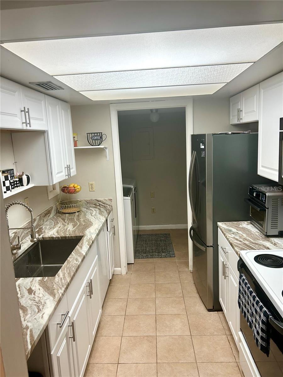 Image 4 of 10 For 5137 Eaglesmere Drive E05