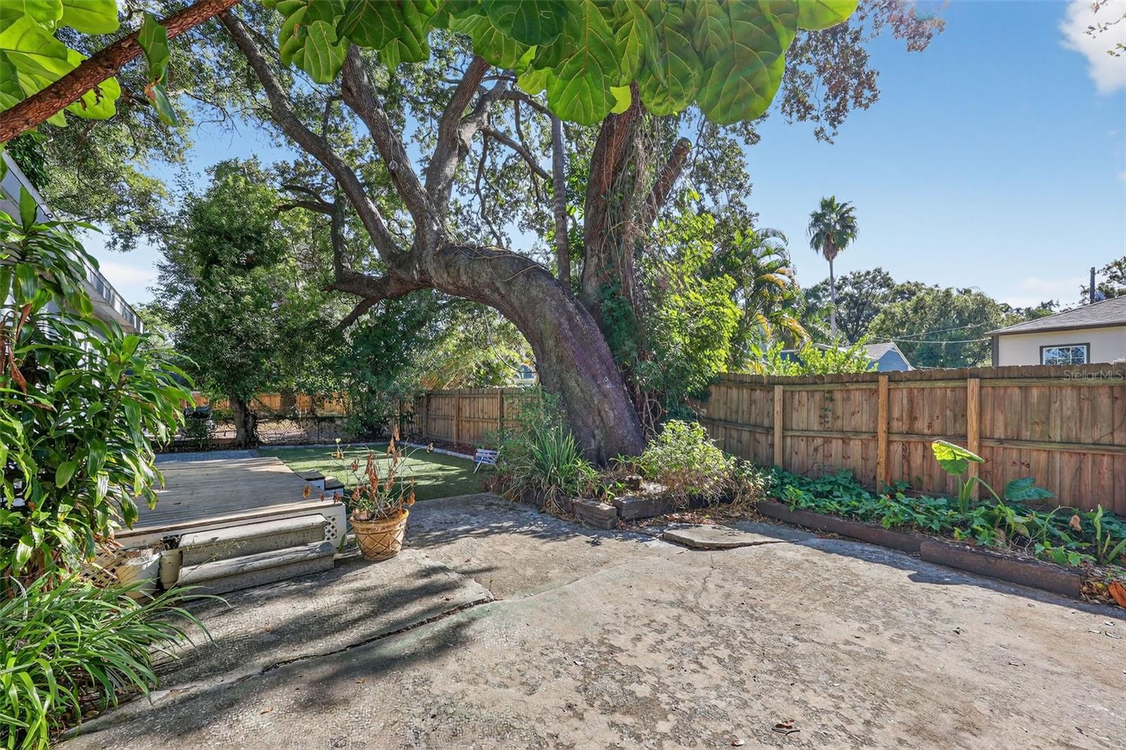 Image 33 of 33 For 1209 Crenshaw Street