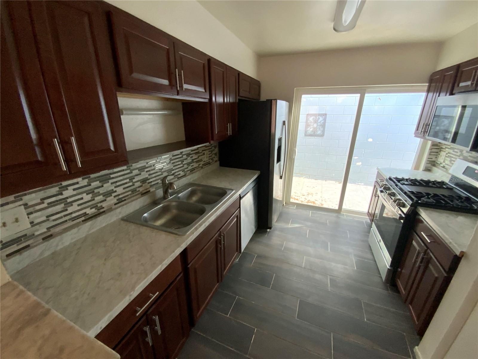 Image 12 of 41 For 6132 Sandcrest Circle