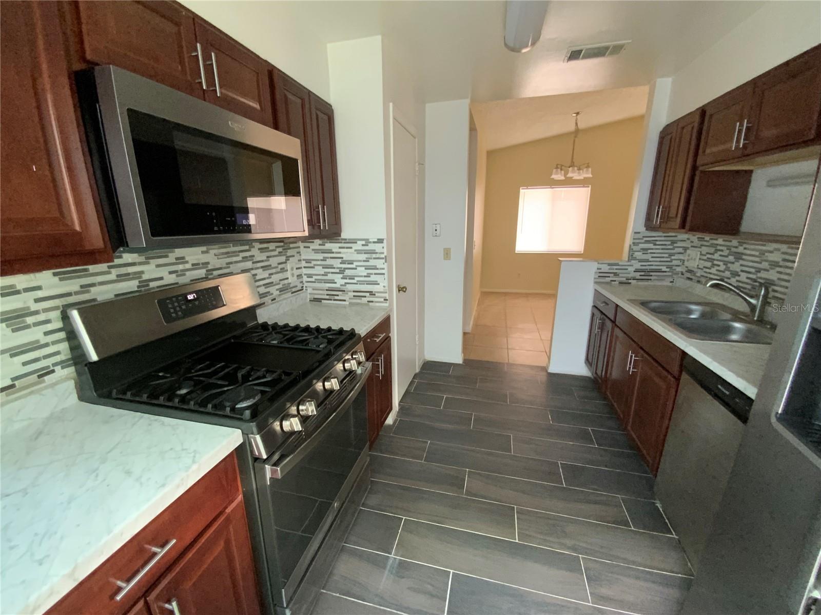 Image 13 of 41 For 6132 Sandcrest Circle