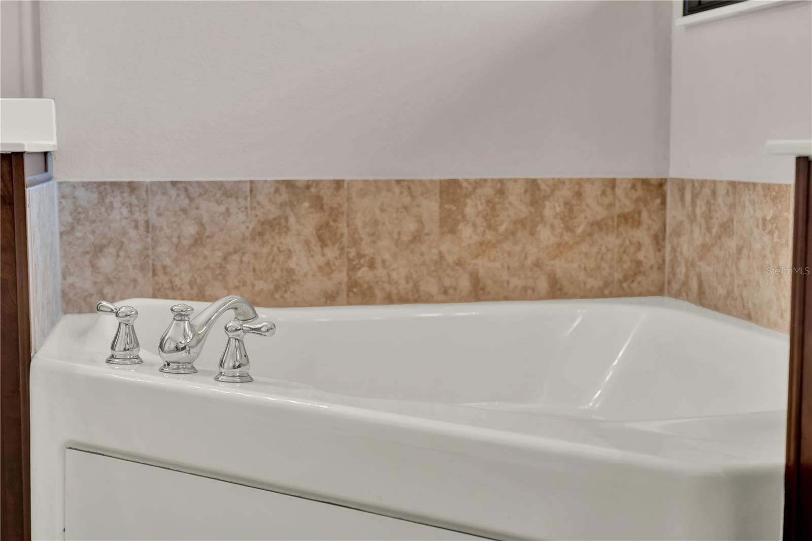 Image 25 of 53 For 955 Holly Springs Terrace