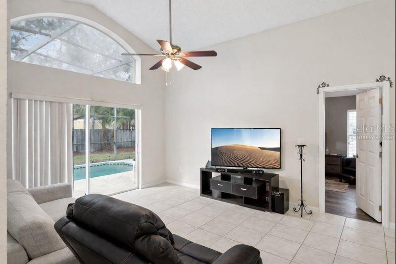 Image 10 of 52 For 1019 Lake Berkley Drive