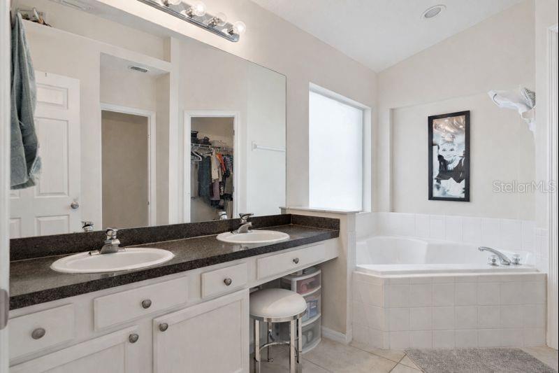 Image 19 of 52 For 1019 Lake Berkley Drive