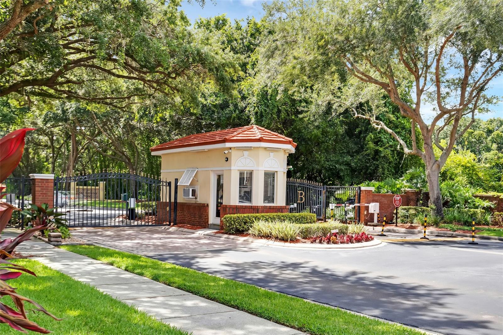 Image 31 of 52 For 1019 Lake Berkley Drive