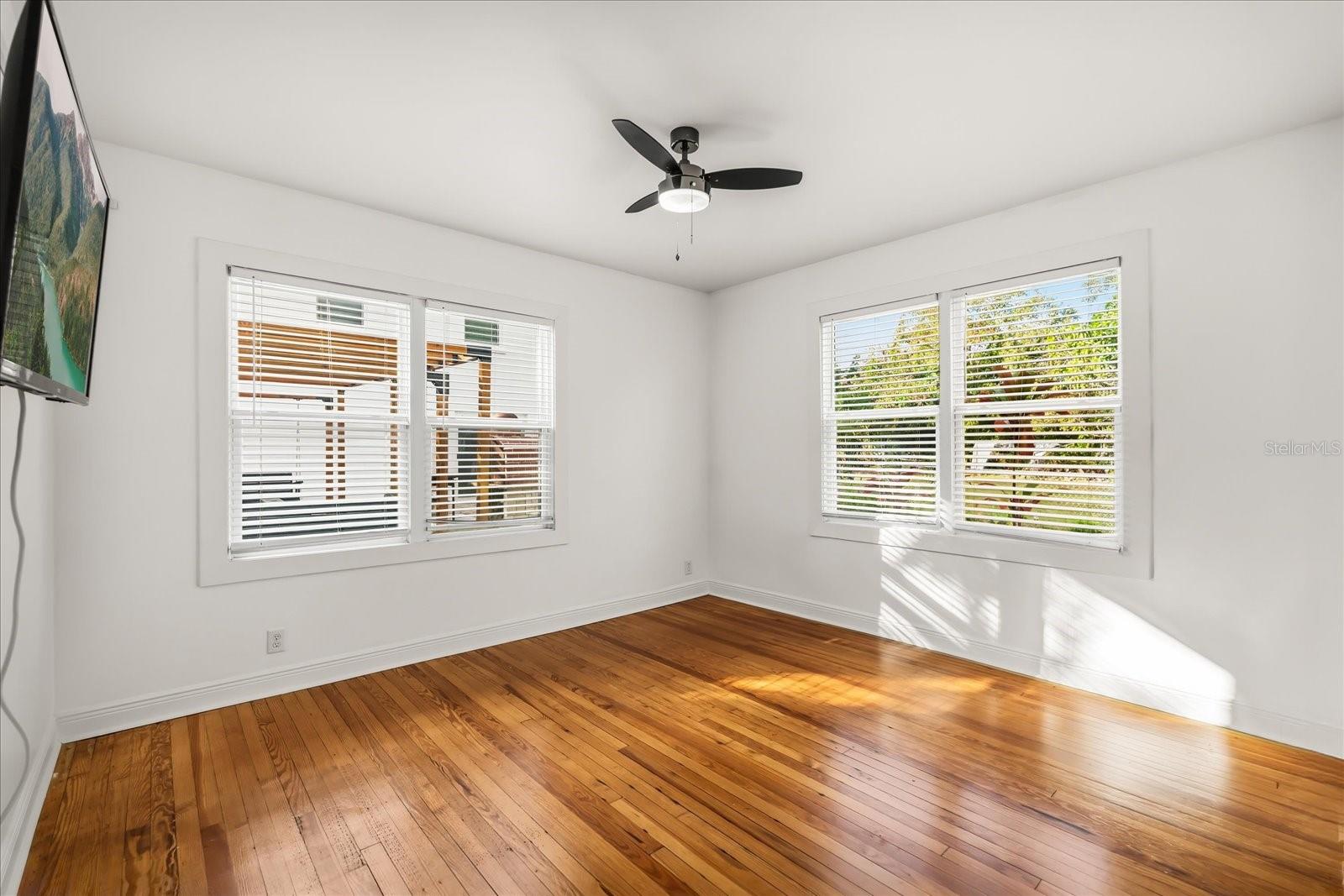 Image 11 of 33 For 520 7th Street