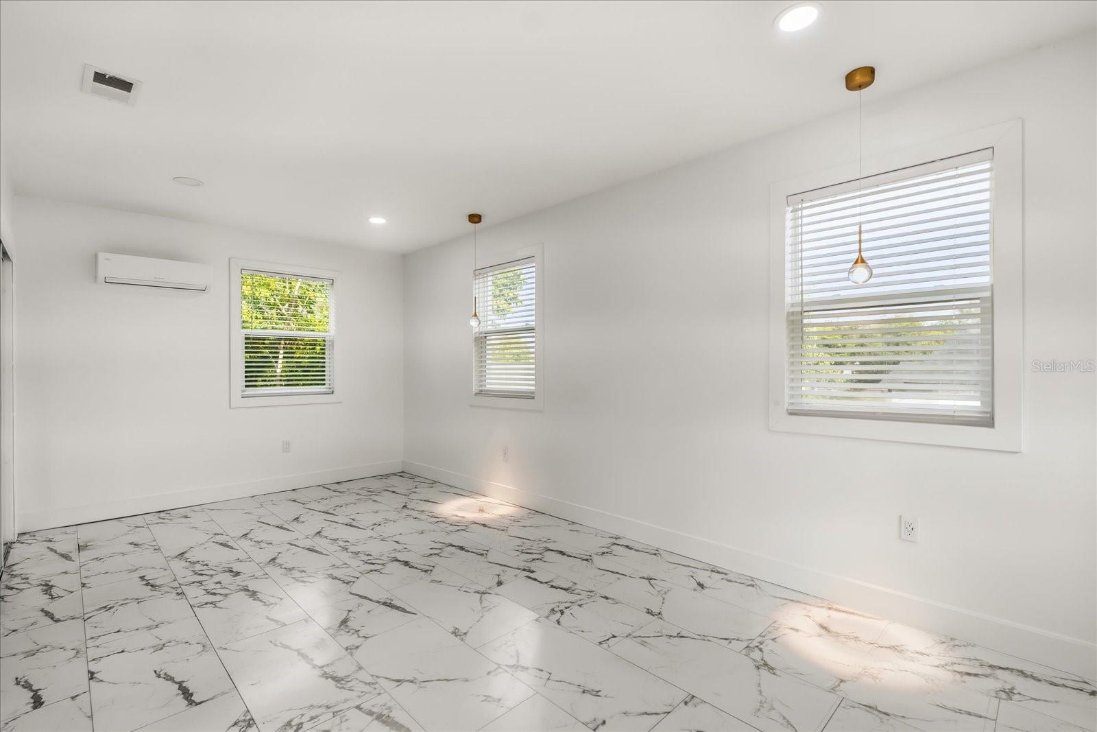 Image 18 of 33 For 520 7th Street