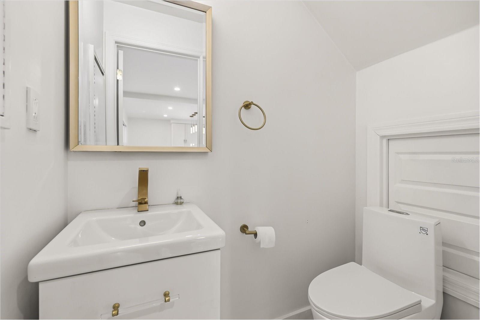 Image 23 of 33 For 520 7th Street