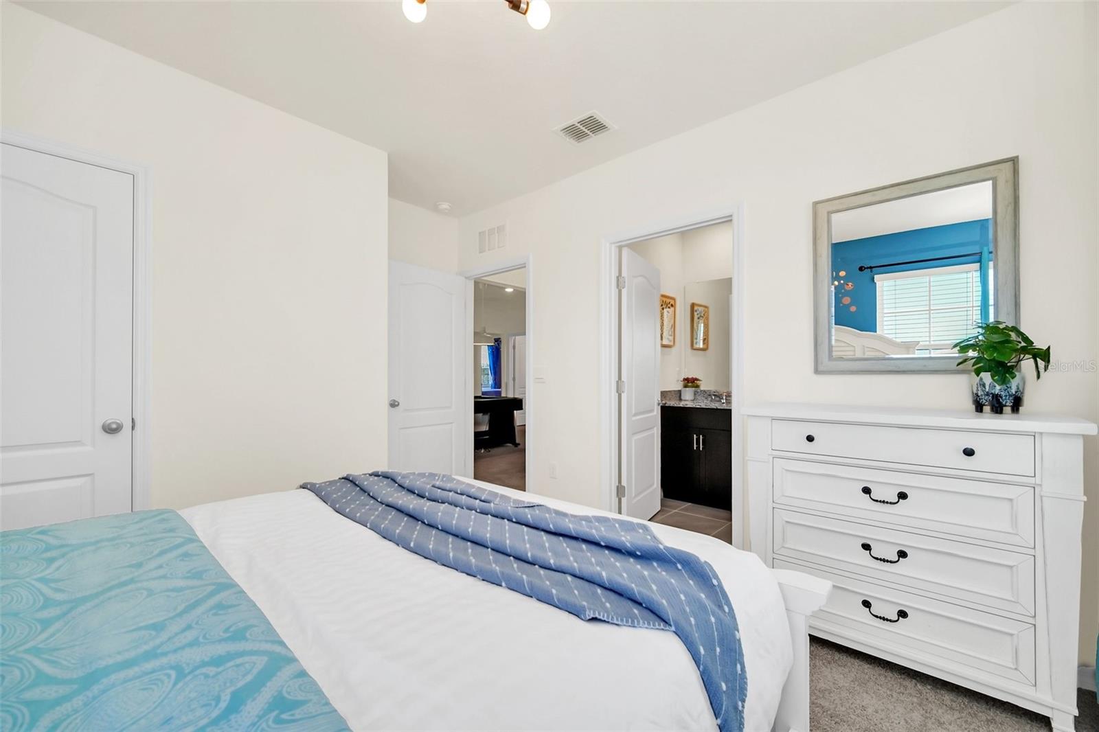 Image 36 of 65 For 7712 Oakmoss Loop