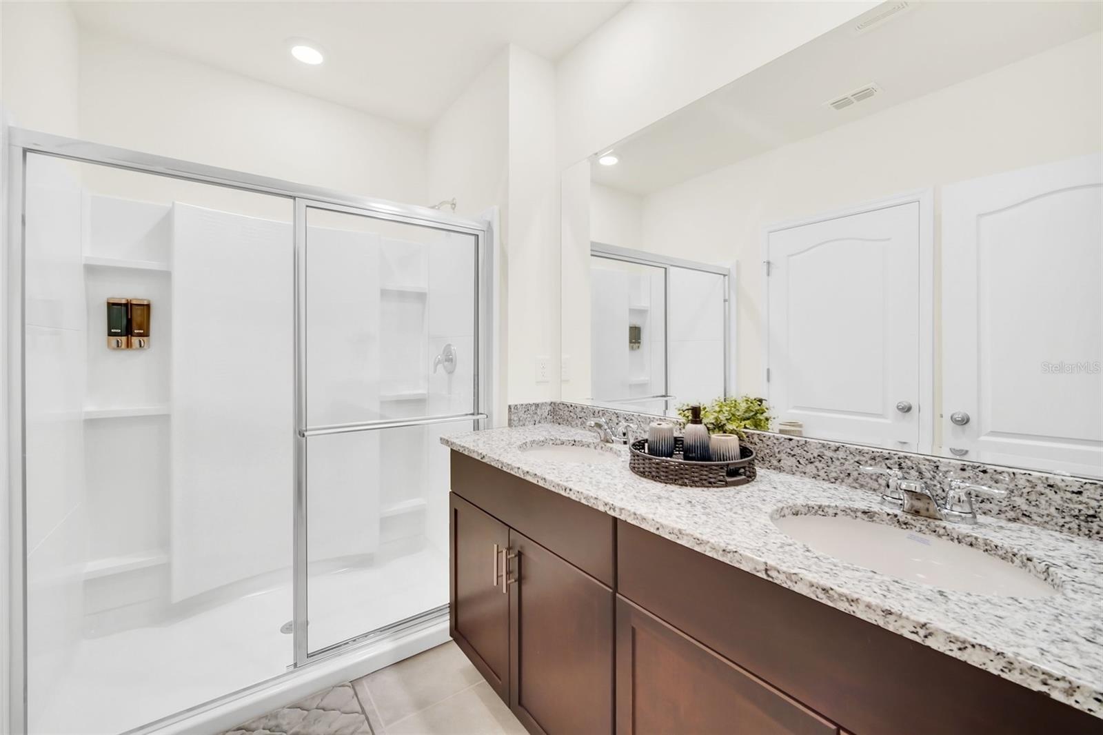 Image 40 of 65 For 7712 Oakmoss Loop