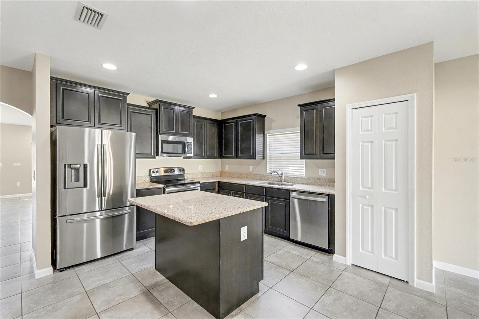 Image 3 of 15 For 3910 Harvest Circle